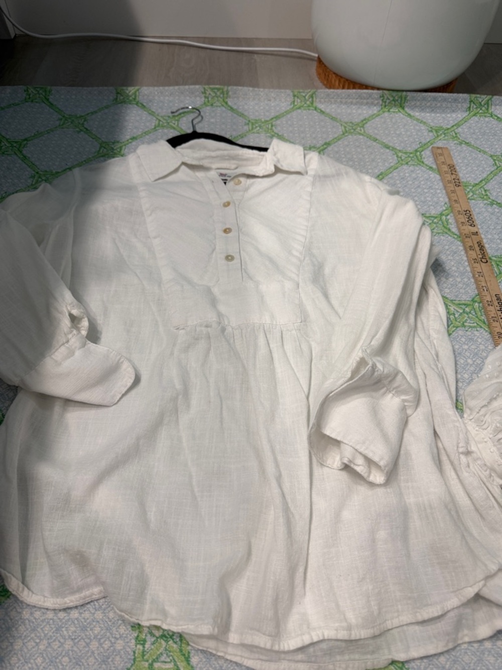 Vineyard Vines White Button-Front Linen Shirt with Pink Logo